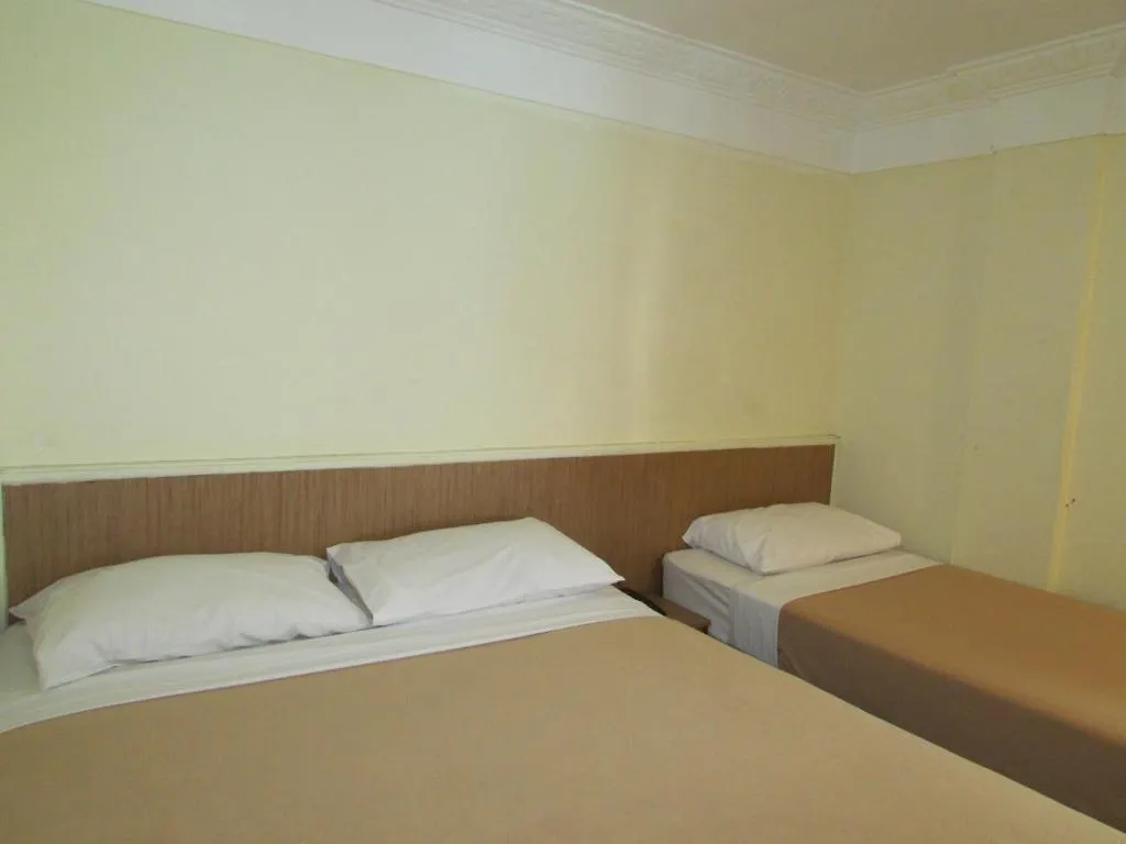 Arianna Hotel Singapur 2*,